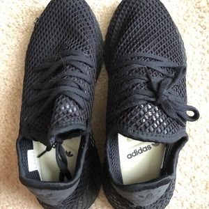 Men’s adidas tennis shoes, only worn a few times